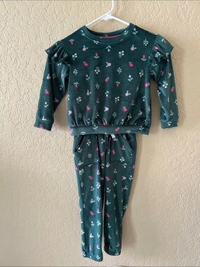 Cat & Jack Dark Green Floral Velvet Fleece Top and matching bottom 4t